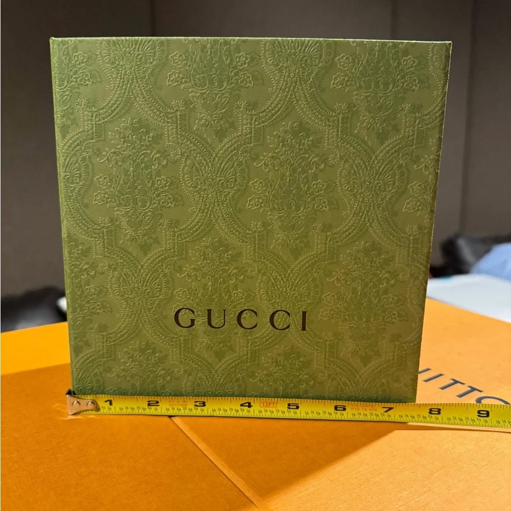 Gucci magnetic closure